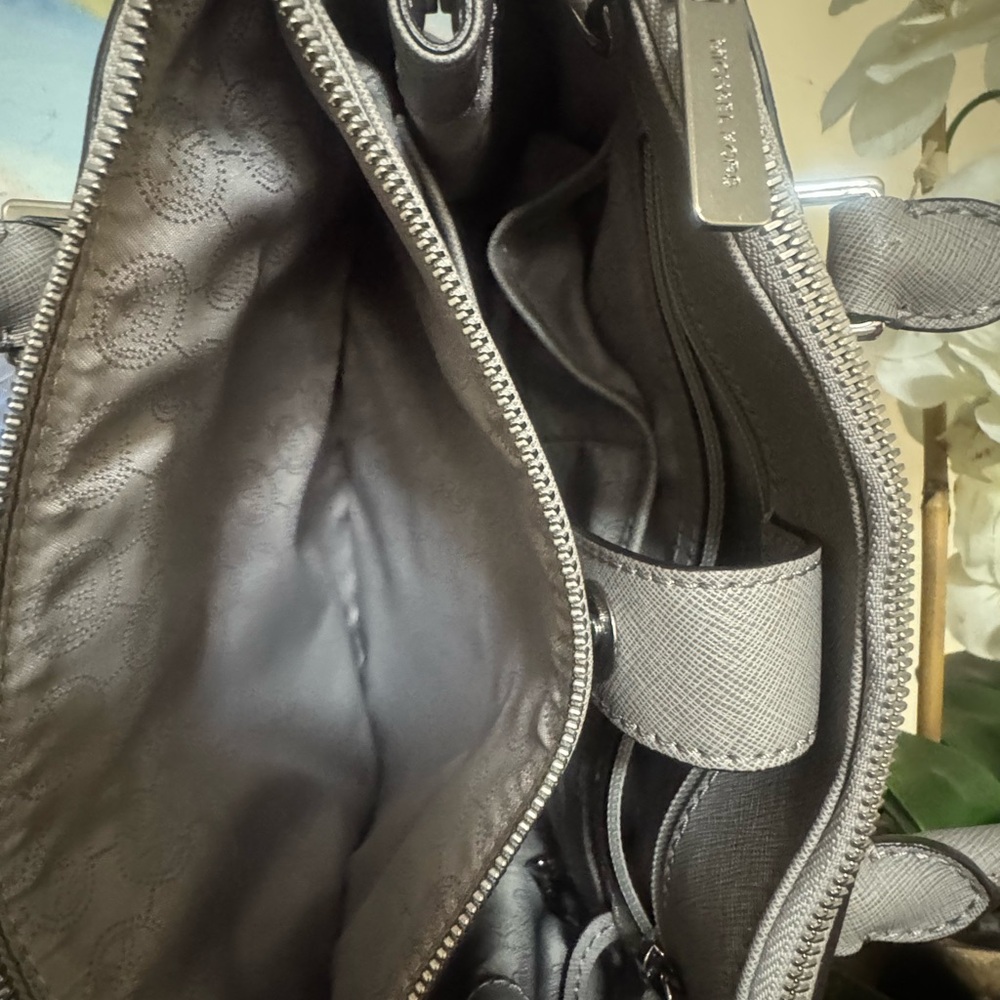 Michael Kors Elegant Gray Satchel Set - Picture 4 of 11